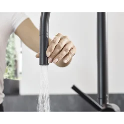 Hansgrohe TALIS M54 210 KØKKENARMATUR MAT SORT^ Køkkenarmaturer